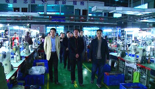 安博体育app手机版下载：在YEEZY众多的时代一双经典的板鞋却成为我的挚爱。